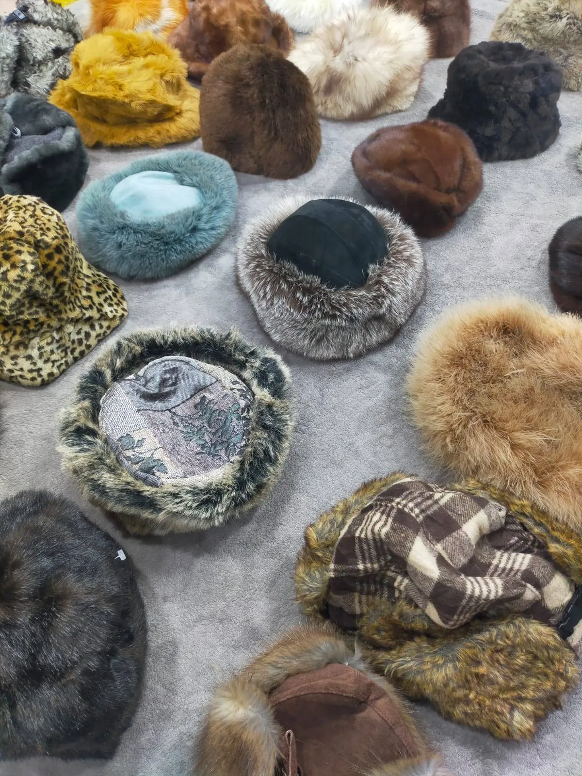 HE086 faux fur bucket hat y2k fluffy hats -  30 Pcs
